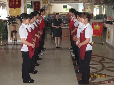 上海餐饮服务员的人才供给新模式 外包、派遣与小时工的利与弊